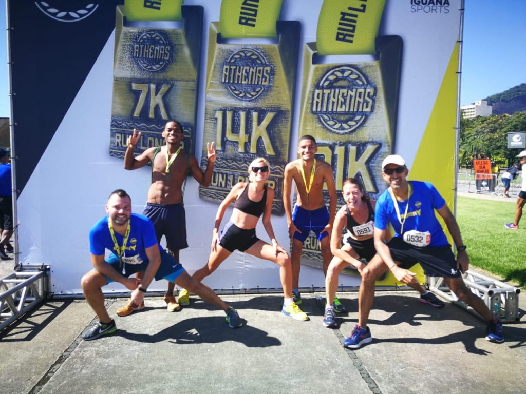 6 runners on the stage after 21 km in Rio de Janeiro