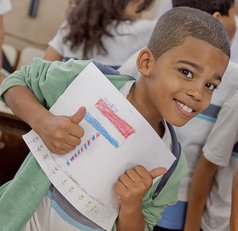 Smiling_boy_dutch_flag_favela_rio_de_janeiro