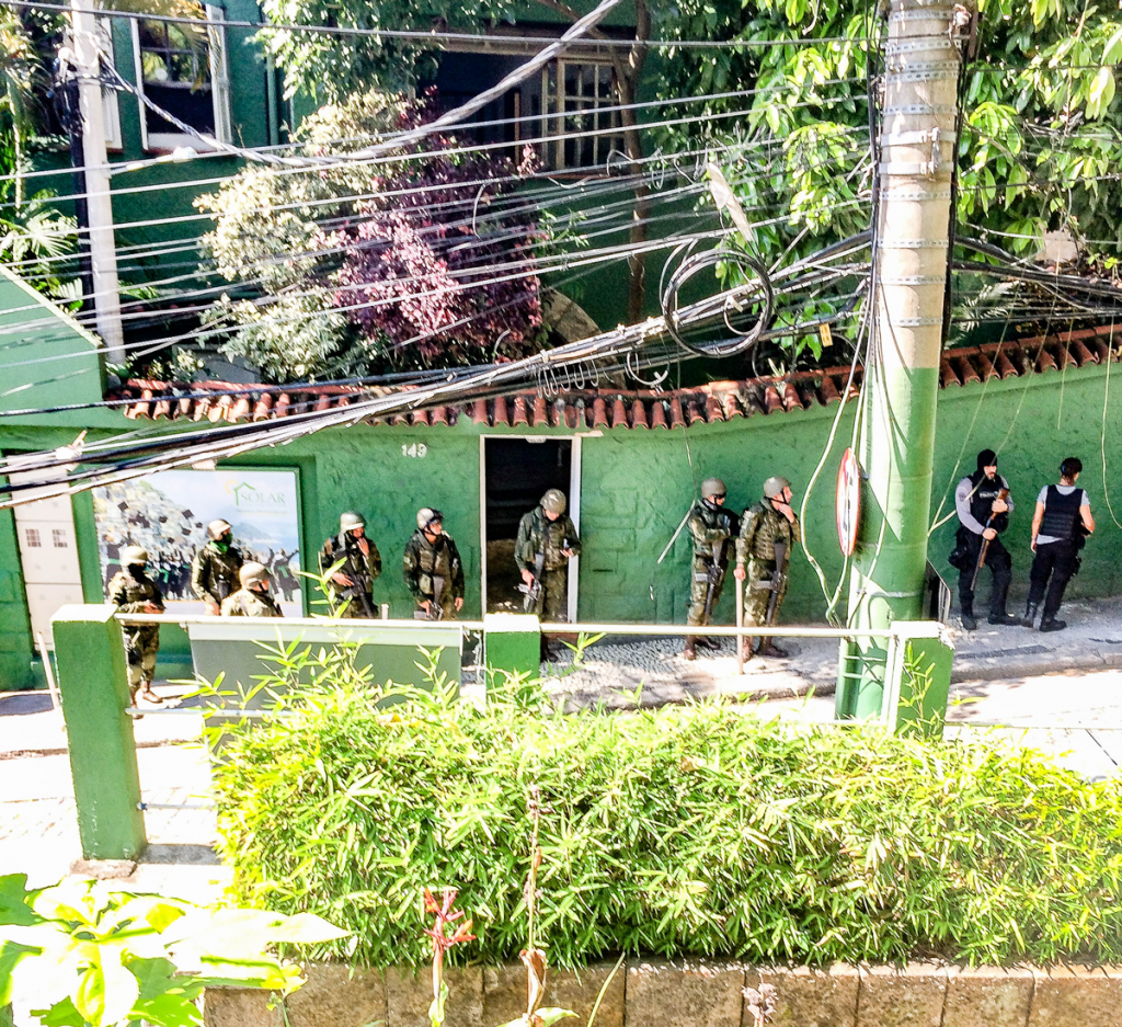 Military and Civil Police on an operation in front of Solar Meninos de Luz school in Pa