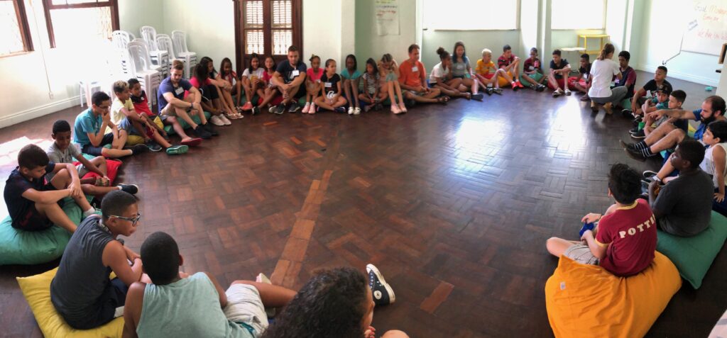 Kids in Circle learning English