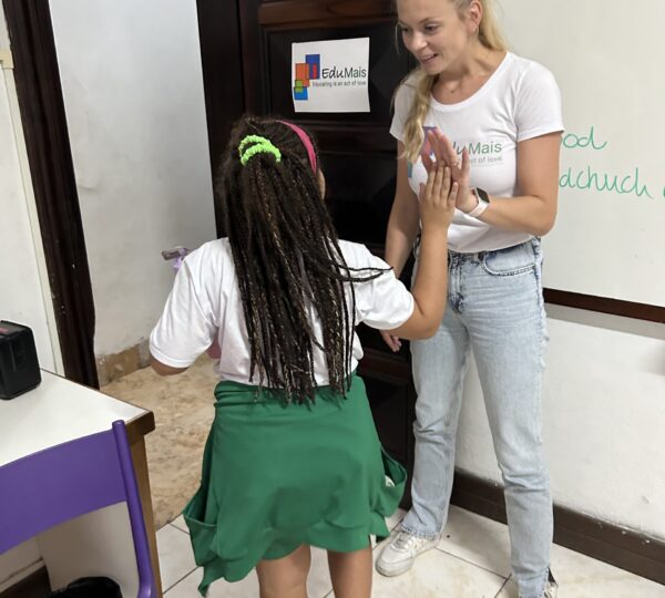Sieta in the English Class woman and kid. Kid leaving classroom and giving a high five