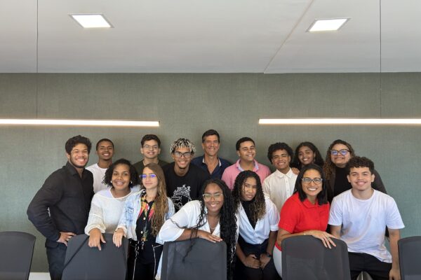 Group of young people of EduMais visiting CMM Offshore